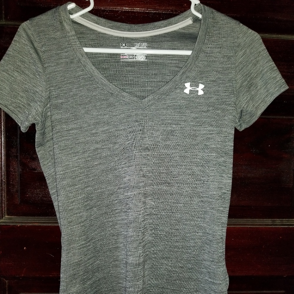 Under armour v neck xs